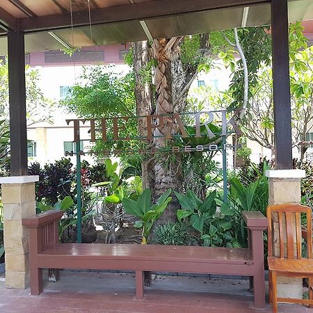 The Park Nangrong Resort Buitenkant foto