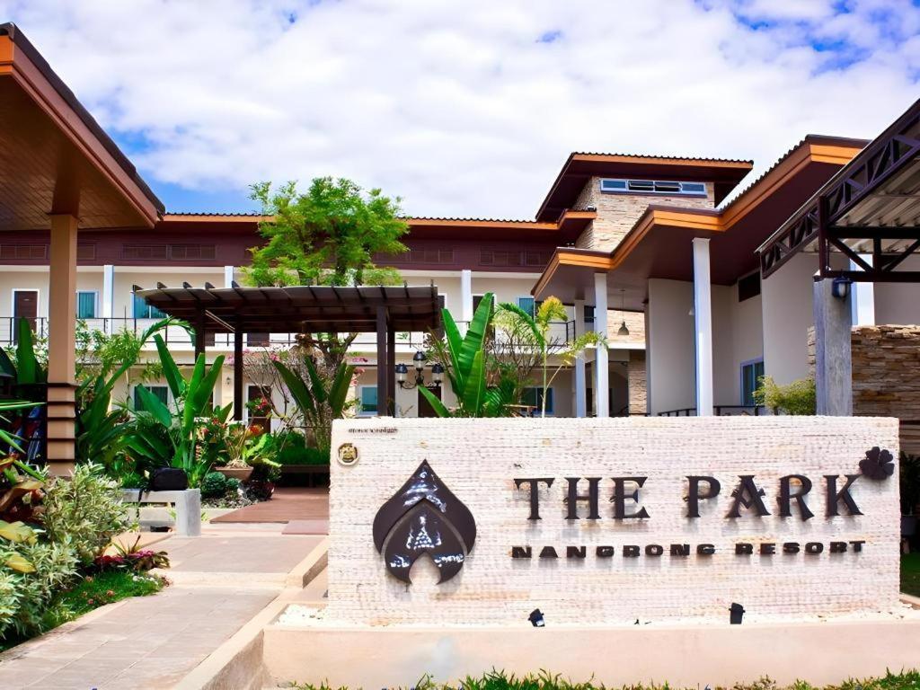 The Park Nangrong Resort Buitenkant foto