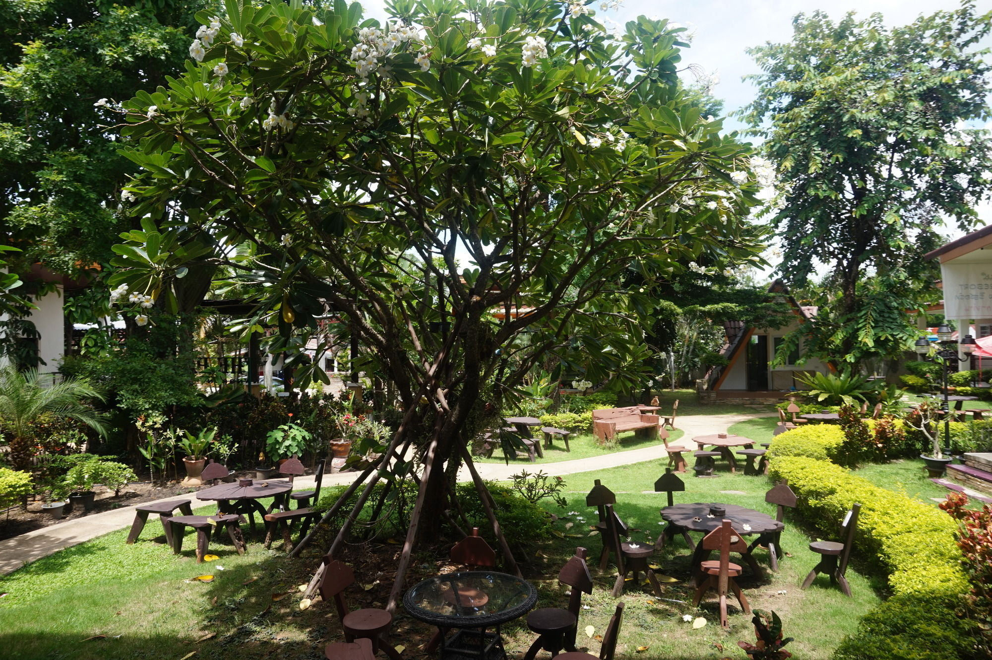 The Park Nangrong Resort Buitenkant foto